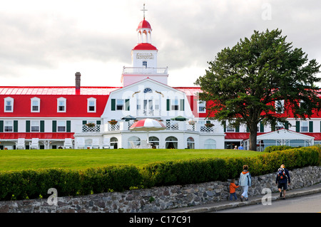 L'Hôtel Tadoussac à partir de 1865 sur l'embouchure du fjord du Saguenay au fleuve Saint-Laurent, Tadoussac, Canada, Amérique du Nord Banque D'Images