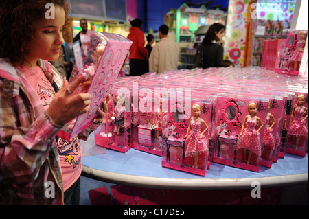 Fans de Barbie fête son 50e anniversaire à Times Square, New York Banque D'Images