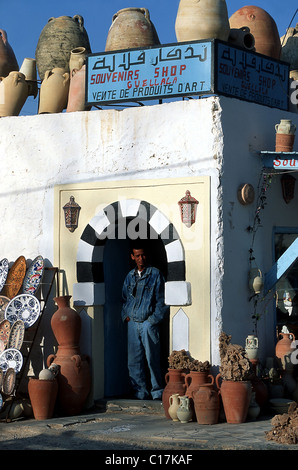 La Tunisie, Djerba, Guellala, village célèbre pour ses poteries Banque D'Images