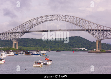 PANAMA - Pont des Amériques à l'entrée du Pacifique pour le canal de Panama. Banque D'Images