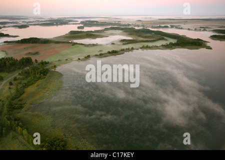 Photographie aérienne, Mueritz, rivière Elde, bras, lac Mueritz Kleine Mueritz, Parc National de la Müritz, brouillard tôt le matin Banque D'Images