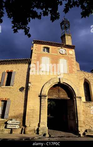 La France, Vaucluse, Modene, vieux village gate (Comtat Venaissin) Banque D'Images