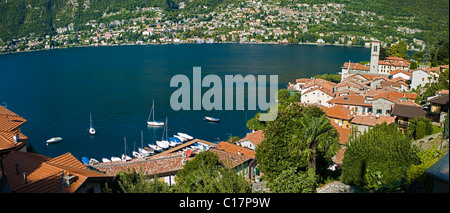 Village de Torno, dans l'arrière le village Moltrasio, Lac de Côme, Italie, Europe Banque D'Images