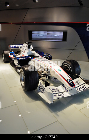 Voiture de course de Formule 1, BMW-Welt, BMW World, centre de distribution et d'événement forum, Munich, Bavaria, Germany, Europe Banque D'Images