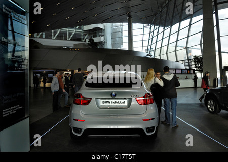 BMW X6, BMW-Welt, BMW World, centre de distribution et d'événement forum, Munich, Bavaria, Germany, Europe Banque D'Images
