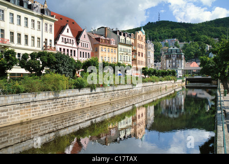 La ville de Karlovy Vary République Tchèque Europe spa resort architecture rue façade extérieure de la Bohême Banque D'Images
