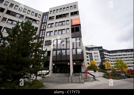 Bâtiment et le logo de GfK, association pour le consommateur, à la recherche du marché et des ventes, Nuremberg, Franconia, Bavaria, Germany, Europe Banque D'Images