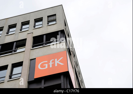 Bâtiment et le logo de GfK, association pour le consommateur, à la recherche du marché et des ventes, Nuremberg, Franconia, Bavaria, Germany, Europe Banque D'Images