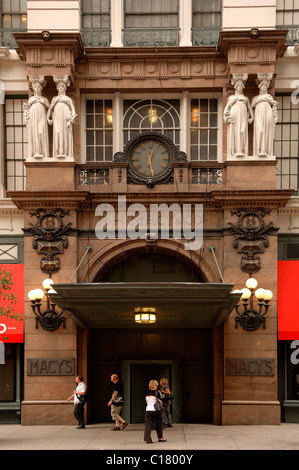 Entrace à Macy's, le plus grand magasin au monde, New York City, USA Banque D'Images