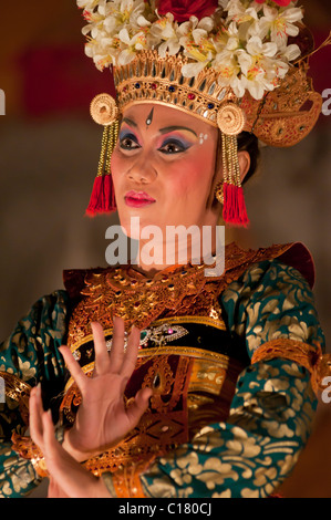 Legong balinais danseuse de perormance culturel à Ubud Banque D'Images