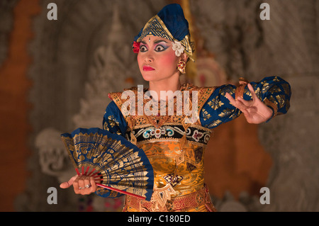 Legong balinais danseuse de perormance culturel à Ubud Banque D'Images