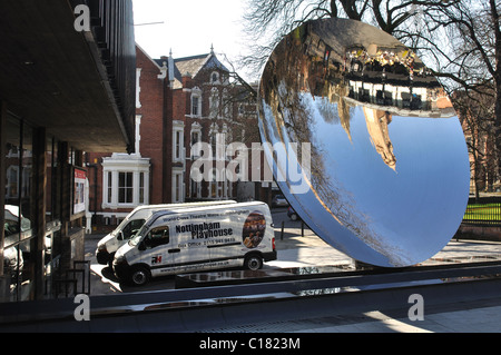 Sky Mirror en dehors de Nottingham Playhouse Theatre Banque D'Images