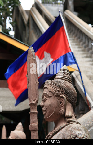 Démon avec drapeau cambodgien à Phnom Kulen Banque D'Images