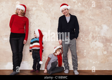 Famille avec Santa hats Banque D'Images