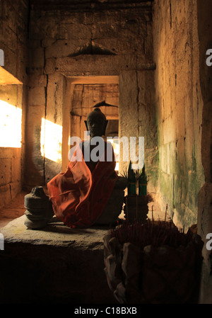 Statue de Bouddha à Ta Phrom temple à angkorcambodge Nord-sud Banque D'Images