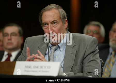 John DiCicco, Procureur Général adjoint par intérim, Division de l'impôt , Ministère de la Justice des États-Unis au cours d'une enquête Banque D'Images