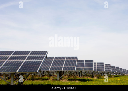 Grande plante de l'énergie solaire Banque D'Images