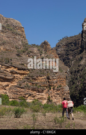 Guide Local et balades touristiques dans Parc National d'Isalo. La province de Toliara, dans le sud-ouest de Madagascar. Banque D'Images