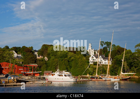 Boats docked in Rockport harbor Maine Banque D'Images