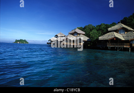 Philippines (Philippines), l'île de Mindanao, Davao, le Pearl Farm beach resort et son bungalow sur la mer Banque D'Images