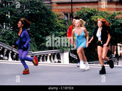 SPICEWORLD : LE FILM (1997) Melanie Brown, MELANIE CHISHOLM, EMMA BUNTON, Geri Halliwell SPWR 005 COLLECTION MOVIESTORE LTD Banque D'Images