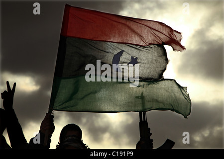 Le nouveau drapeau rebelle de Libye Banque D'Images