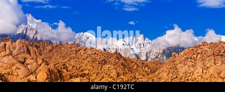 Aube lumière sur le Mont Whitney de l'Alabama Hills, Sequoia National Park, Californie, USA Banque D'Images