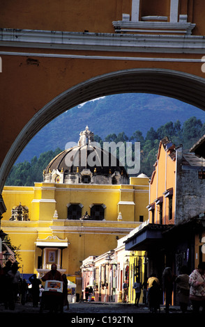 La Cordillère Centrale Guatemala Antigua Ministère Sacatepequez inscrite au Patrimoine Mondial de l'UNESCO La Cathédrale Madonna Arche Banque D'Images