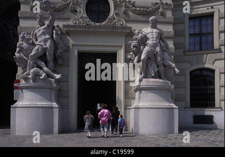 L'Autriche, Vienne, l'entrée de la Hofburg sur St Michael's Square Banque D'Images