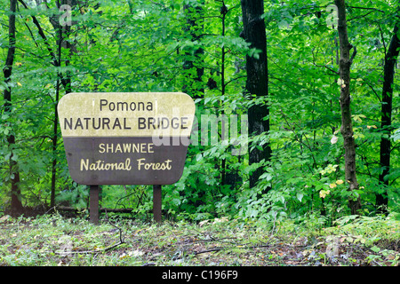 Panneau à l'entrée de l'Pomona pont naturel dans le Shawnee National Forest, Illinois, États-Unis Banque D'Images