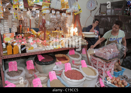 Panama,Amérique latine,Amérique centrale,Panama City,Ancon,Mercado Público,marché public,stall,marchand,vendeur vendeurs, stall stands distributeur marchands Banque D'Images