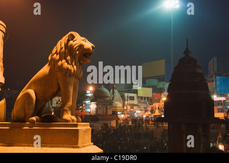 Statue de Lion à proximité d'un temple, Haridwar, Uttarakhand, Inde Banque D'Images