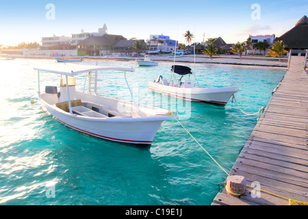 La plage de Puerto Morelos Riviera Maya Mexique bateaux pier Banque D'Images