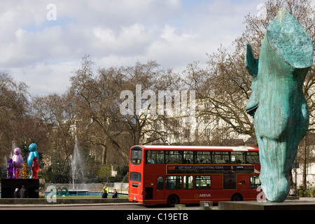 Chevaux géant et tête du Marble Arch London bus London England Banque D'Images