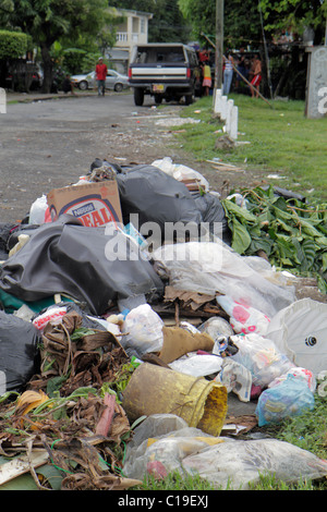 Panama,Latin,Amérique Centrale,Panama City,Viejo,scène de rue,déchets,ordures,dumping,pollution,sacs en plastique,Pana101107041 Nord Banque D'Images