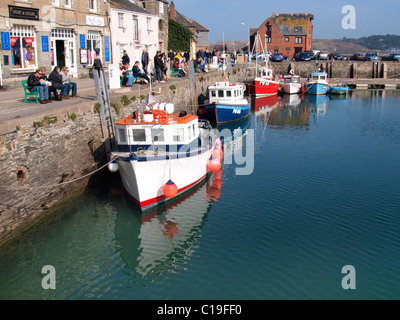 Bateaux de pêche dans le port de Newquay, Cornwall, UK Banque D'Images