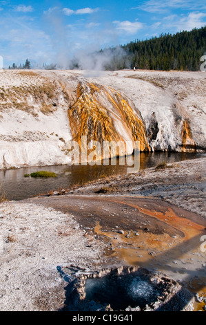 Geyser Hill, Views from Old Faithful Inn,Piscines,Mudpots,sulfureuse,fumerolles, Yellowstone National Park, Wyoming, USA Banque D'Images