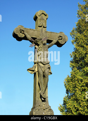 La sculpture sur pierre de Jésus Christ en croix Banque D'Images