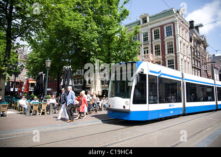 En tram Leidesplein, Amsterdam, Pays-Bas. Banque D'Images