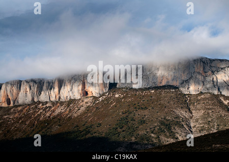 Falaise près de Trem en Pyrénées Catalanes Espagne Banque D'Images