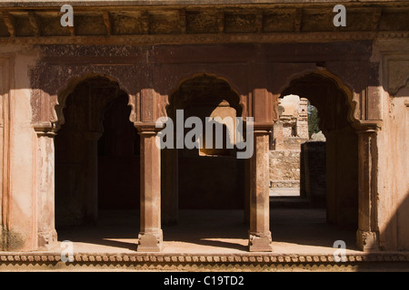 Arcade dans un fort, Fort, Orchha Orchha, Madhya Pradesh, Inde Banque D'Images