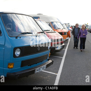 Vintage Volkswagen, transporter, camping-cars, kombi, combi, un camping-car cars, camping car, minibus, bus, campeurs, vieux, historiques, landsleeper UK Banque D'Images