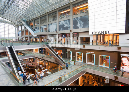 The Shoppes at Marina Bay Sands - un centre commercial dans la Marina Bay Sands Hotel & Casino, Singapour Banque D'Images