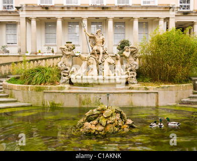 Fontaine de Neptune (1893), Cheltenham, Gloucestershire, Royaume-Uni. Banque D'Images