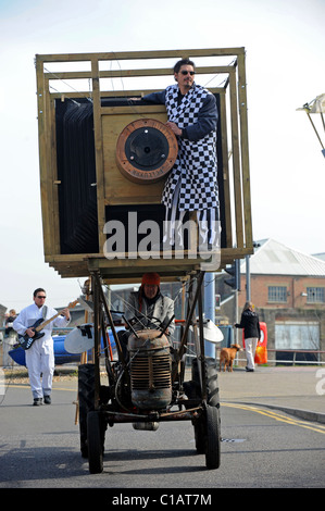 Une caméra mobile géant à travers les rouleaux de Newhaven, Photo communale est un projet d'art dans la rue Banque D'Images