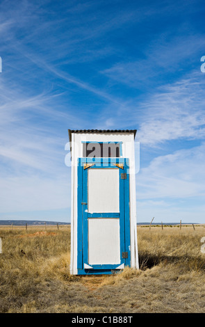 Un original et le fonctionnement 'petite maison dans la prairie', cette dépendance peut être trouvé, et utilisé, dans Claunch, Nouveau Mexique. Banque D'Images