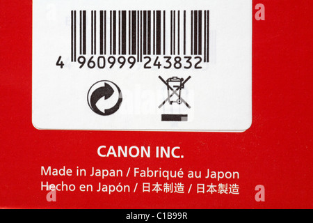 Fabriqué au Japon et code à barres avec instructions de mise au rebut - sur la boîte de Canon matériel photographique Speedlite pistolet Flash - recyclage symbole du logo Banque D'Images