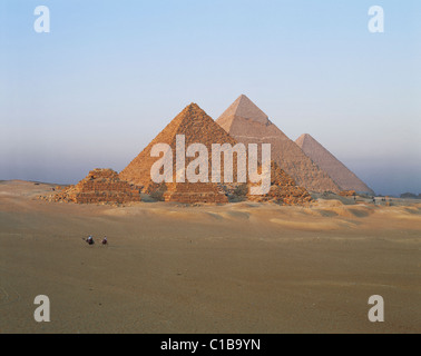 Les Pyramides d'Égypte au coucher du soleil, l'Afrique du Nord Banque D'Images
