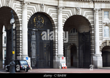 L'Admiralty Arch et le Mall Londres Angleterre Banque D'Images