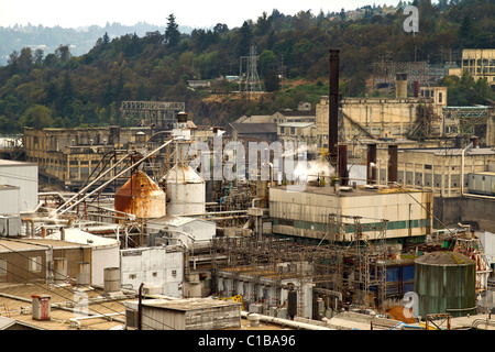 Zone industrielle le long de la rivière de l'Oregon City Willamete Banque D'Images